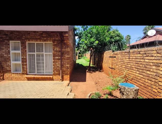 2 BEDROOM TOWNHOUSE FOR SALE IN CLARINA